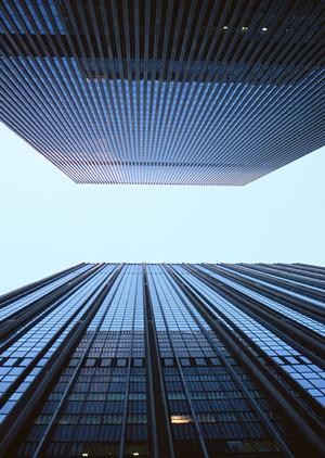 在庫を置くために貸し倉庫を借りる